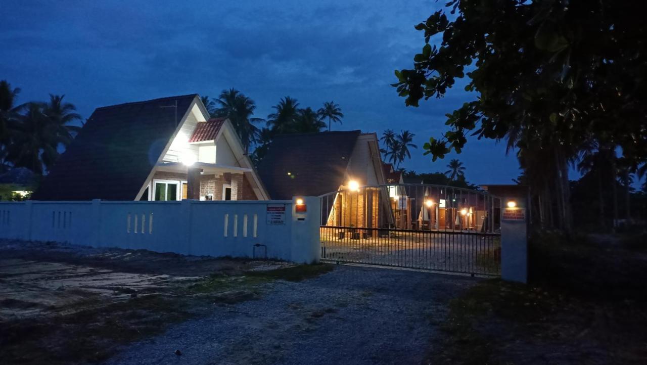 Zainab Cottage Pasir Puteh Exterior photo