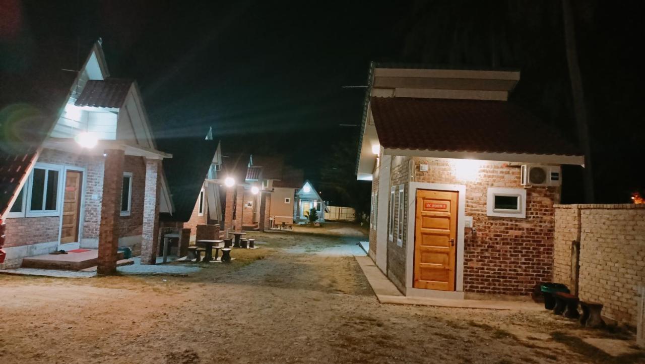 Zainab Cottage Pasir Puteh Exterior photo